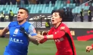  記者談海港后衛(wèi)明天：從津門虎到海港環(huán)境變了，他需主動去適應