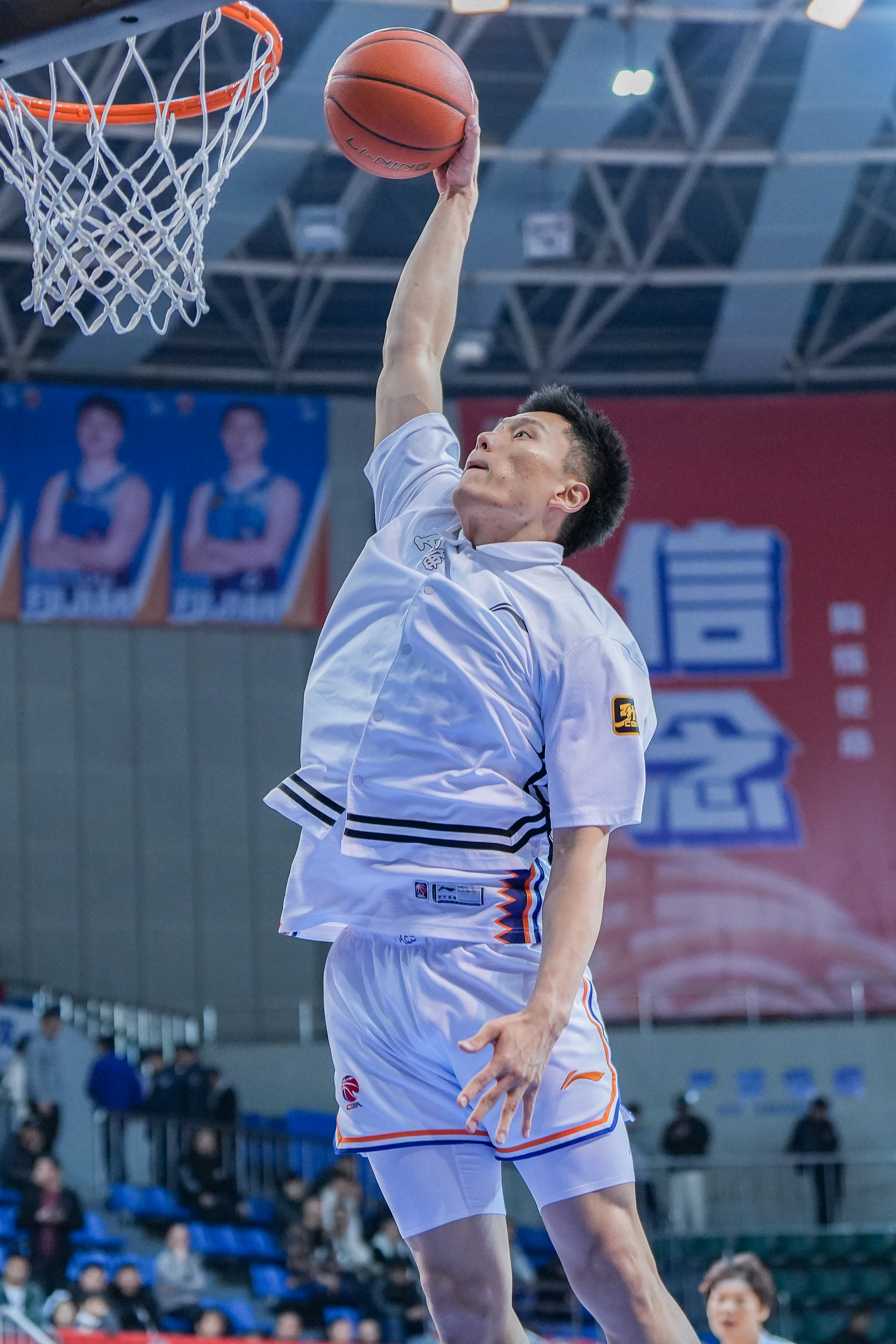  持續(xù)漲球！上海男籃“李花”組合—李弘權(quán)、李添榮