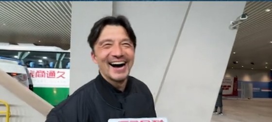  帶孩子和帶球隊(duì)哪個(gè)更累？謝暉笑言：都累，但帶孩子更累