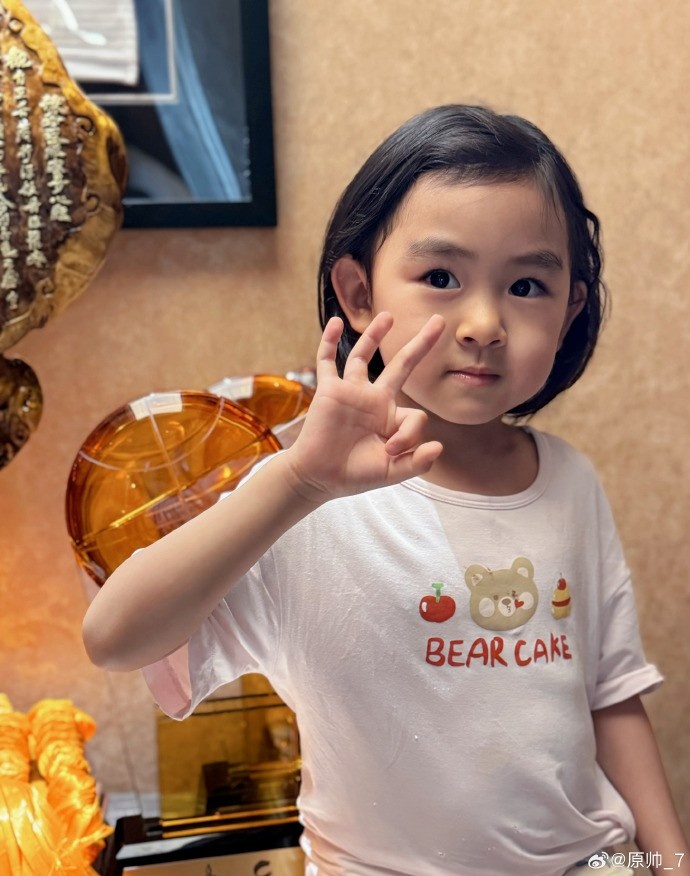  三分大賽三冠王！原帥曬三冠獎杯：完成了女兒給安排的任務(wù)！
