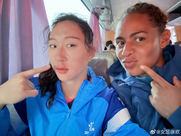  神勇！女足國門徐歡曬照，比賽中被球砸臉仍力保球門不失
