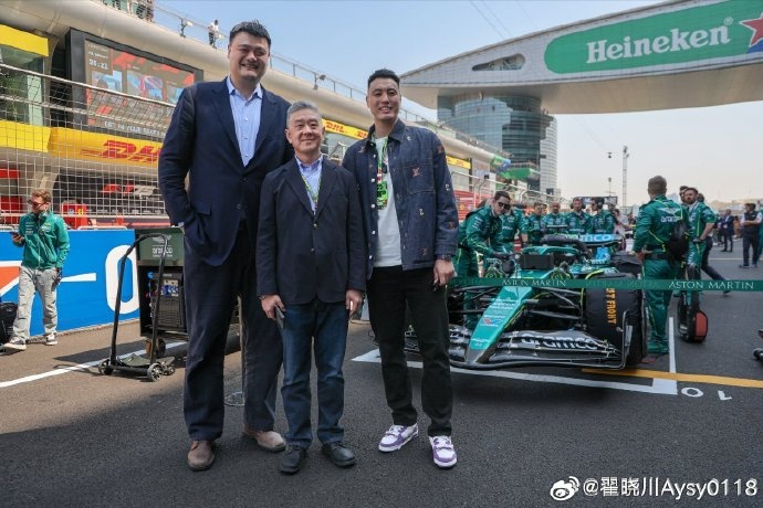  聯(lián)動F1！翟曉川曬與姚明、阿隆索、范志毅、周冠宇等的合照
