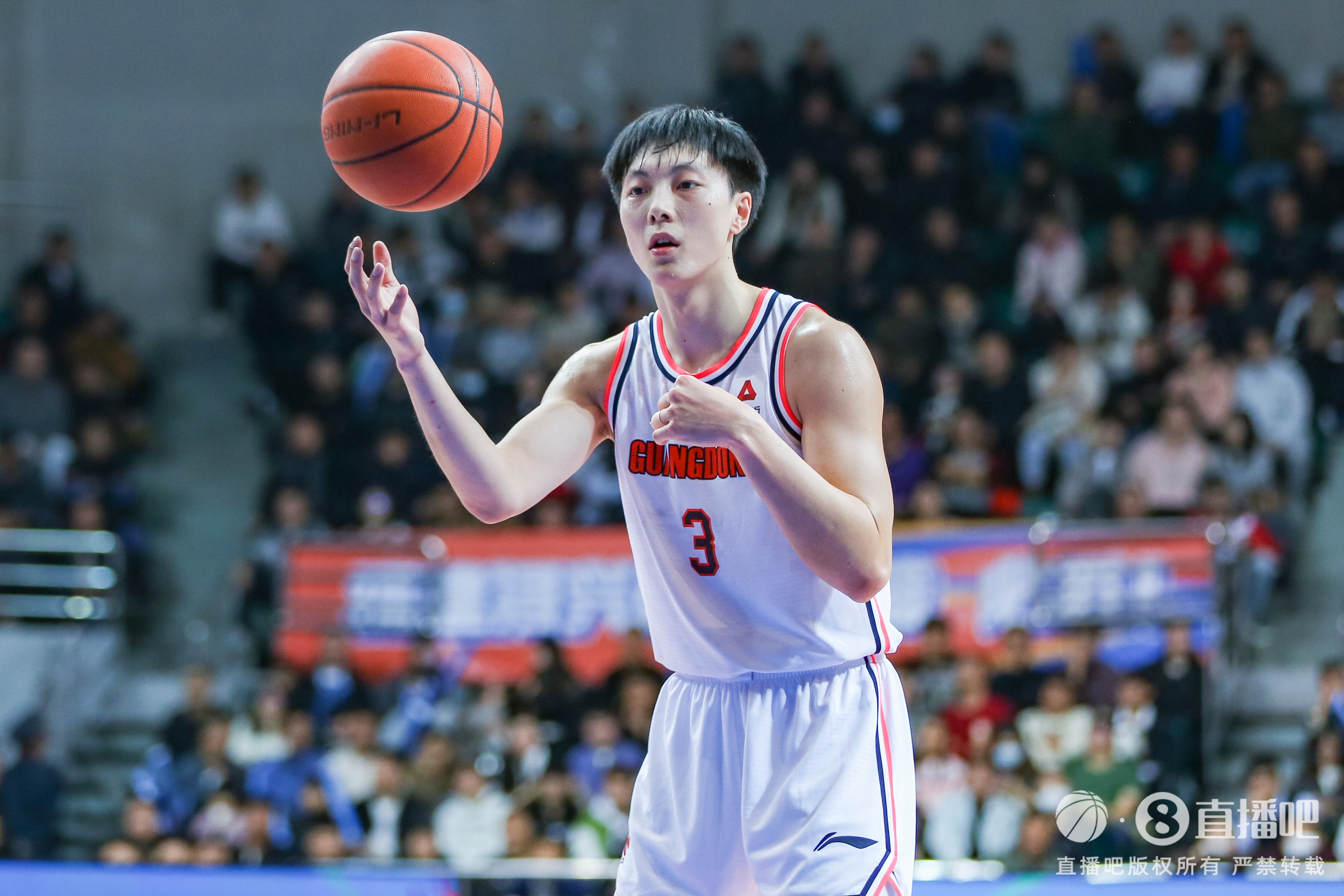 胡明軒:回到熟悉的主場很開心和激動 還是需要慢慢找狀態(tài)