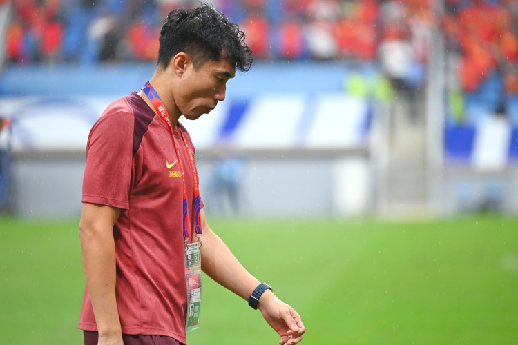  滬媒：單后腰讓國足防守承受更大壓力，若鄭智沒退役或能勝任