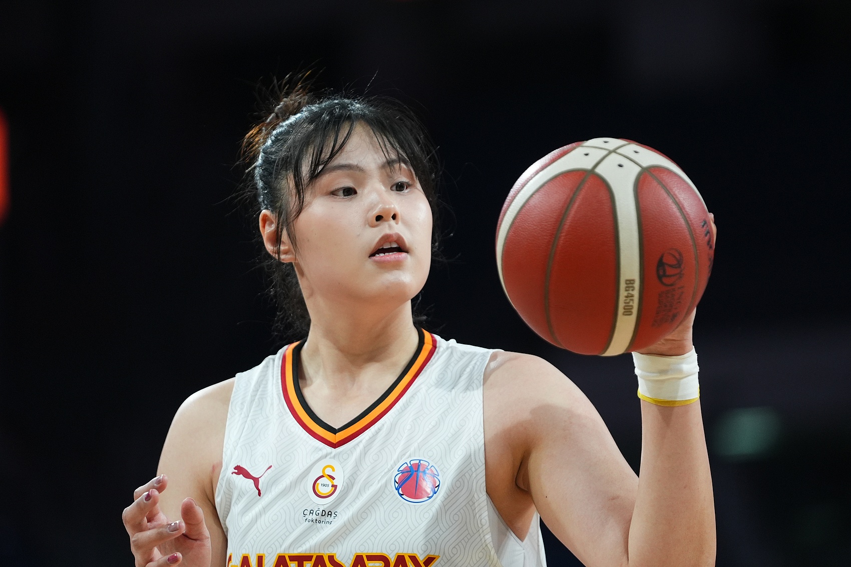  穩(wěn)定高效！李月汝9中6得到18分10板1助2斷1帽 罰球6中6