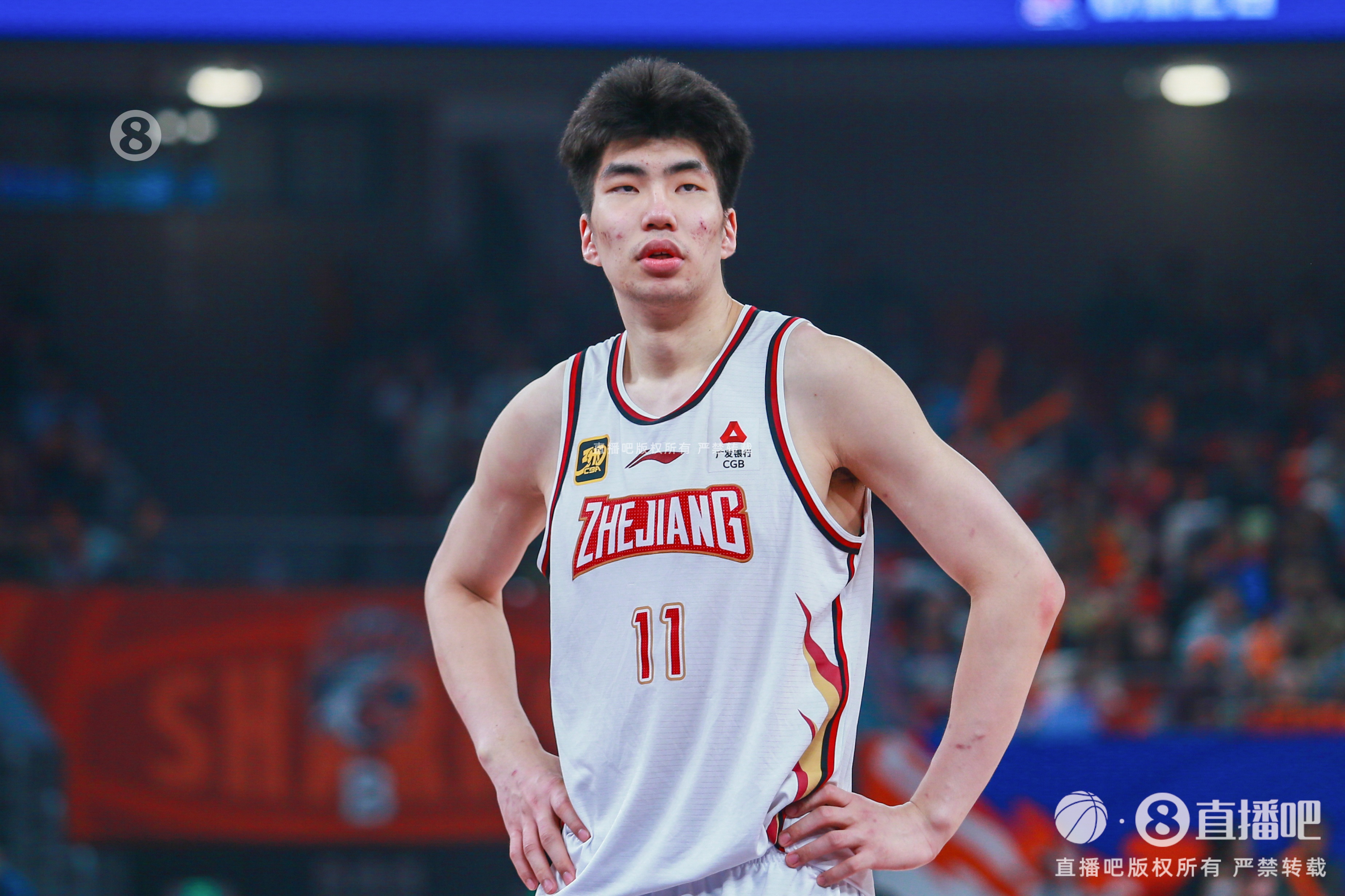  防守不力！余嘉豪10中6拿15分11板 多次被徐杰小打大&未防住徐昕