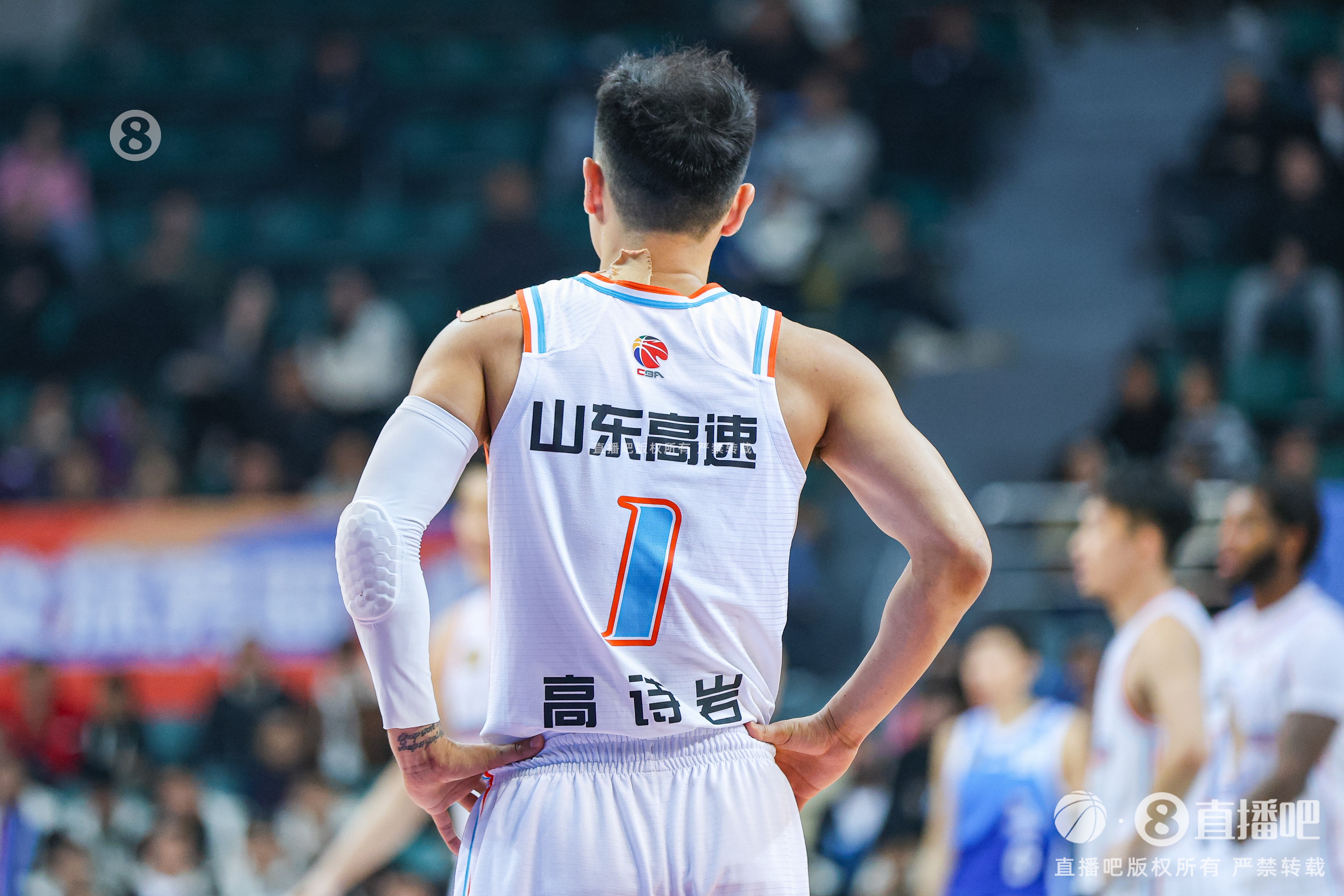  挺全面！高詩巖8中3拿到11分4板7助 罰球4中4