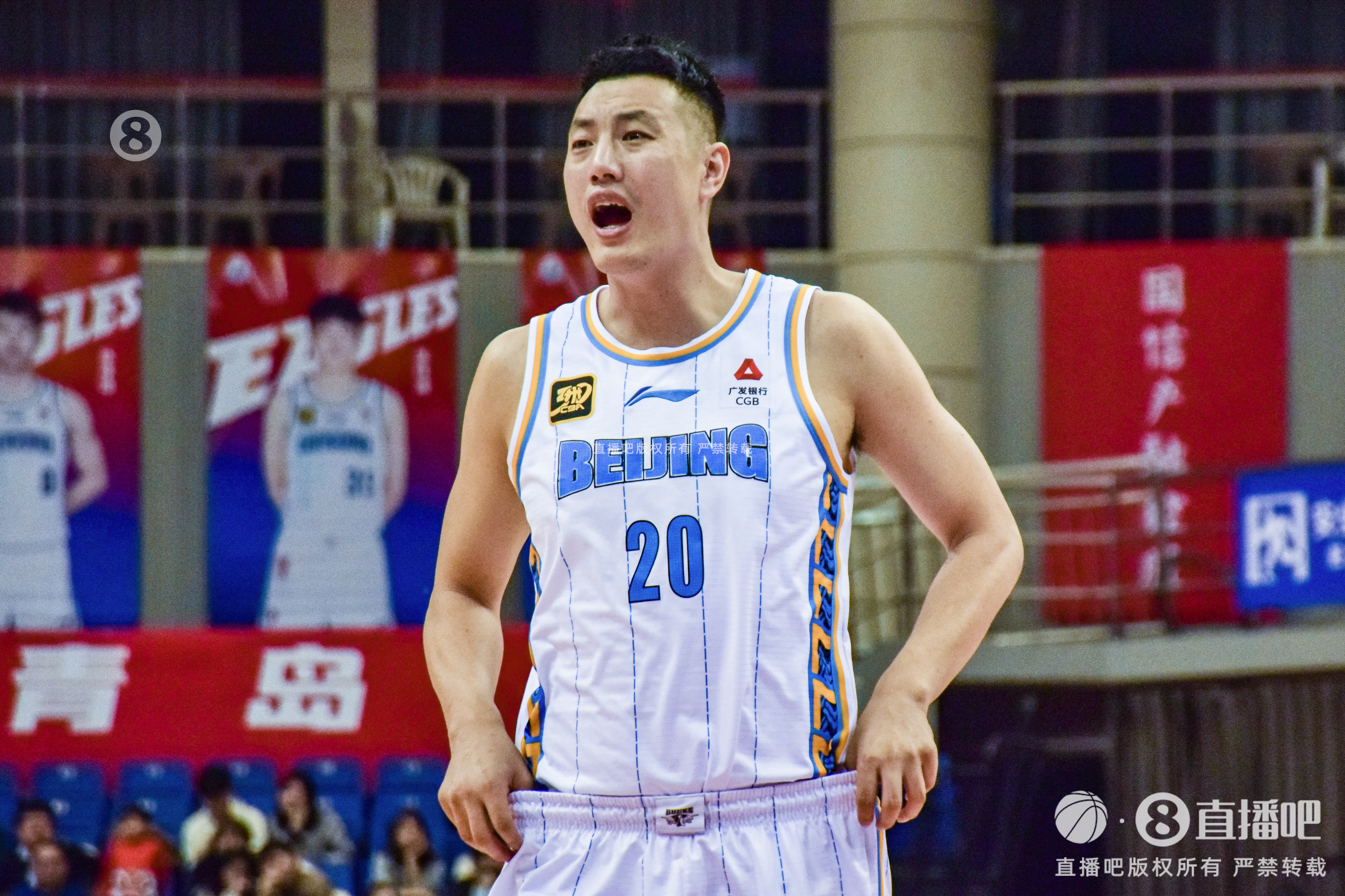  隊長以身作則！翟曉川狂搶9個前場籃板 替補4中1&6罰5中拿7分12板