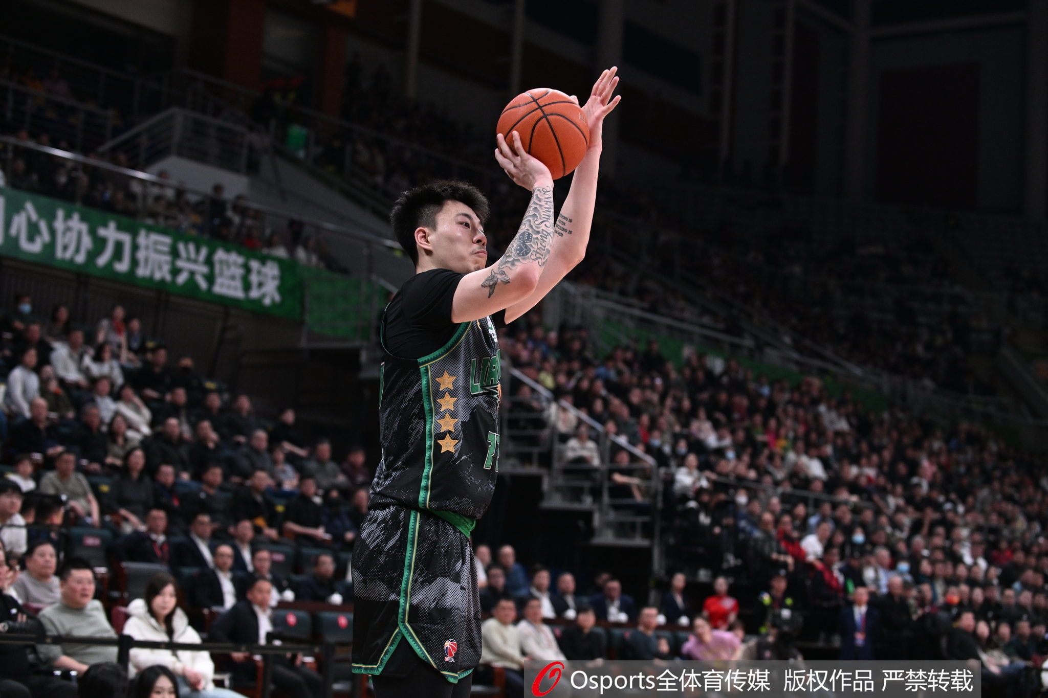  中規(guī)中矩！張鎮(zhèn)麟13中5拿到10分7板4助1斷 6失誤略多