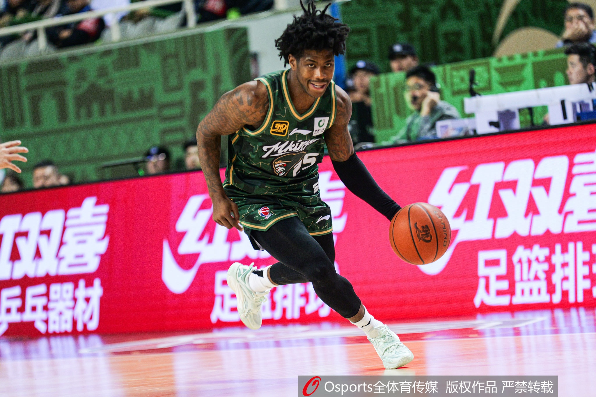  這外援猛得很！肯德里克-戴維斯16投12中&罰球18中15砍43分6板9助
