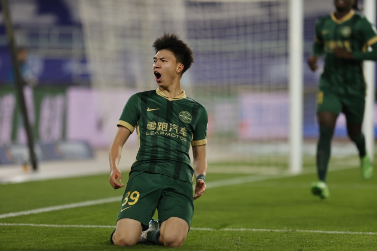  津媒：王鈺棟等多名小將嶄露頭角，必然能推動更多年輕球員登場